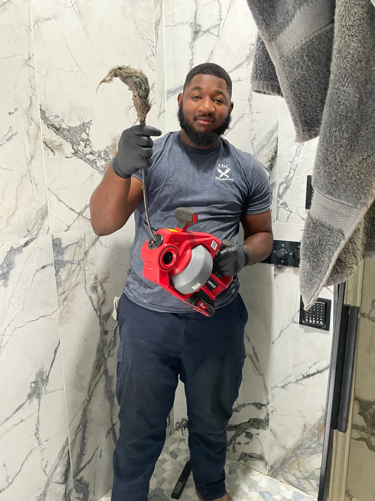 A man holding an electric saw in his hand.